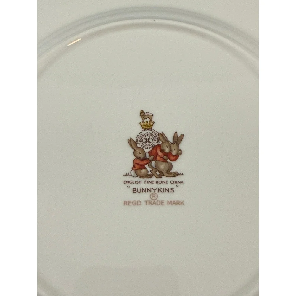 Vintage Royal Doulton Bunnykins Gardening Scene 8in Plate MINT!